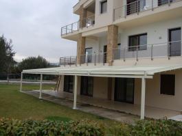 Πέργολα ανοιγόμενη στην περιοχή της Θέρμης