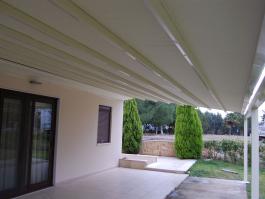 Πέργολα ανοιγόμενη στην περιοχή της Θέρμης